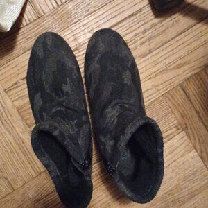 Soul by Naturalizer Size 7 Indie Ankle Boots Camo Water Repellent Fleece